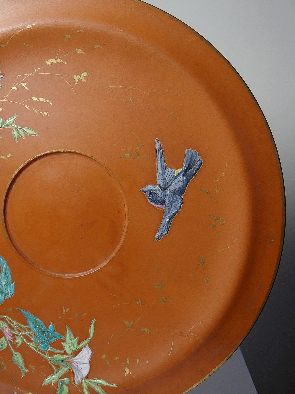 Vintage Servieraccessoire Terrakotta-Schale mit japanischer Jugendstil-Emaille, polychrom-goldig