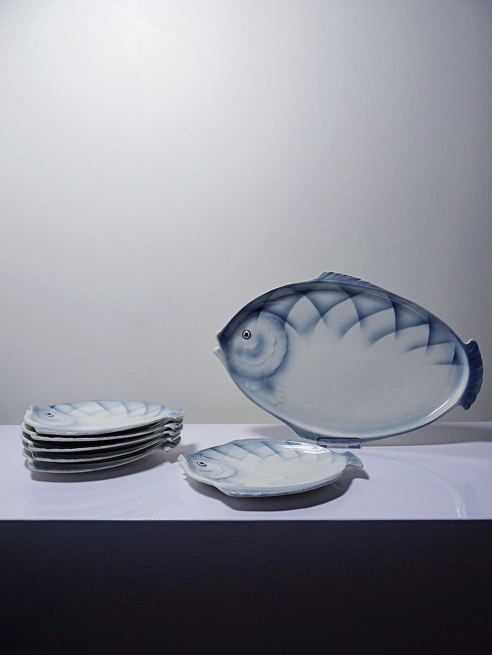 Vintage Fischservice aus tschechoslowakischem Steingut, 6 Teller und eine Platte