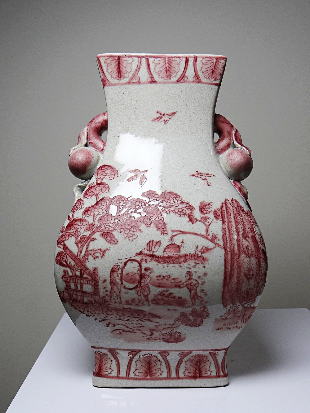 Vintage Balustervase Chinoiserie mit Pfirsichgriffen Staffordshire England
