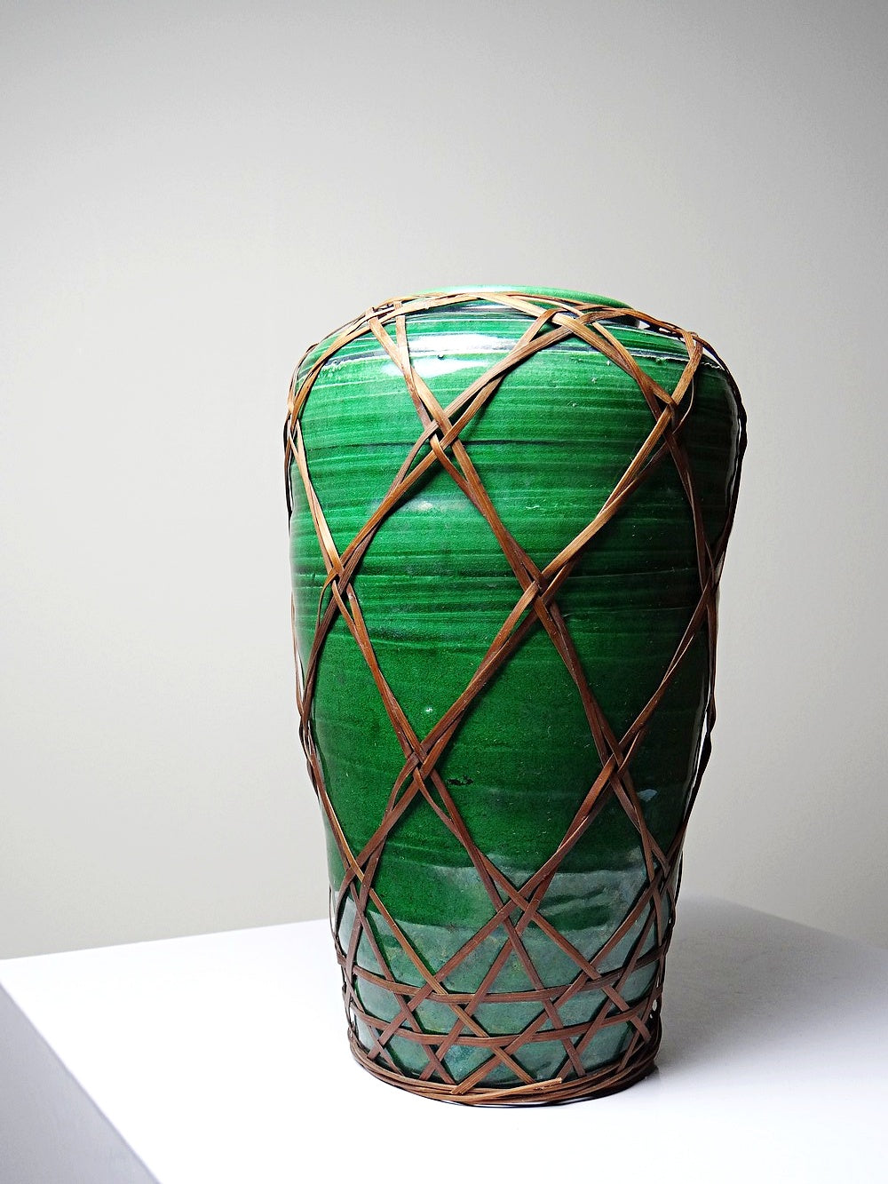 Vintage Vase Awaji-yaki mit Bambusflechtung Japan 1900-1930