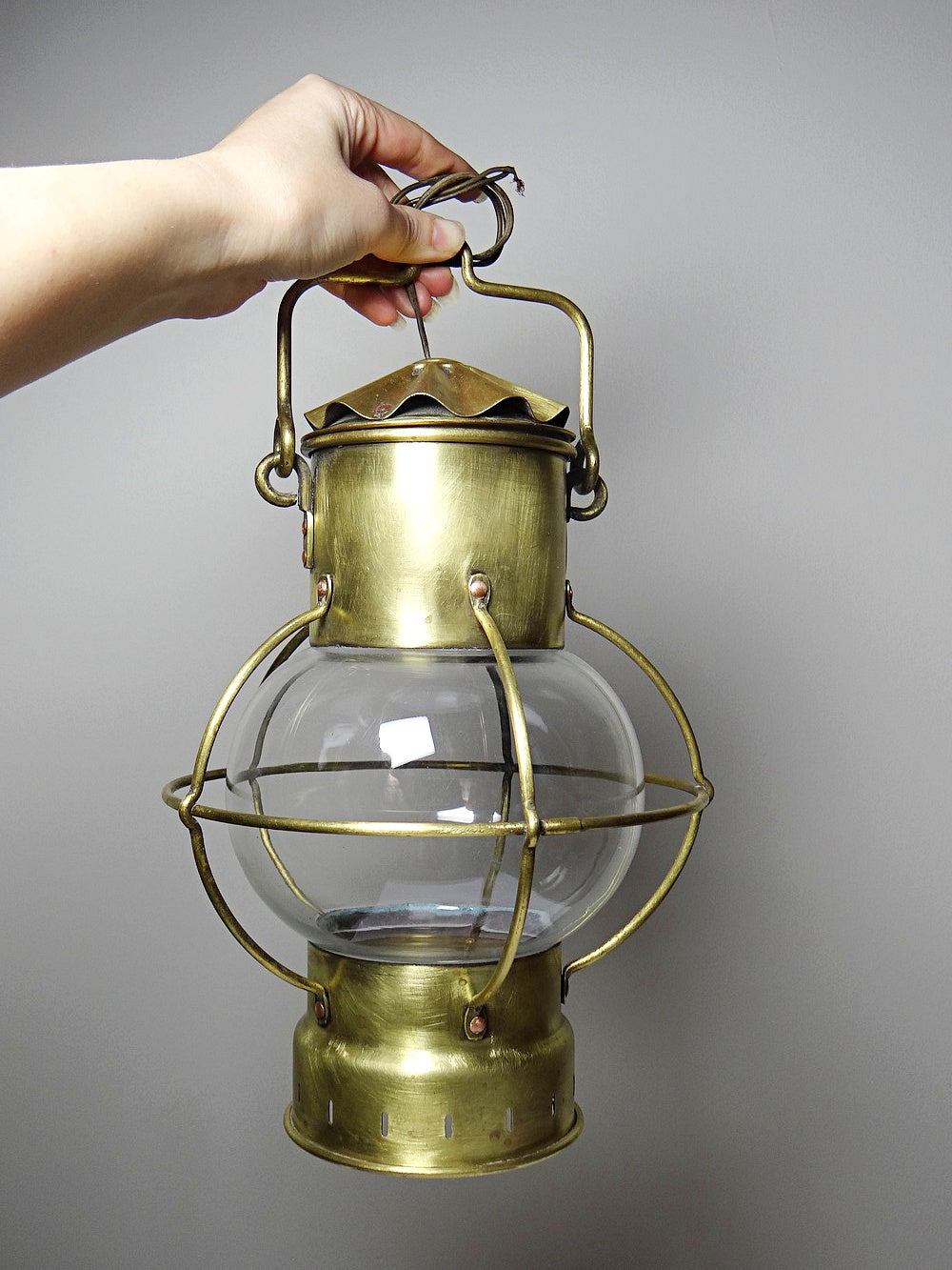 Vintage Marine-Laterne aus Glas und Messing, antik, muss neu verkabelt werden