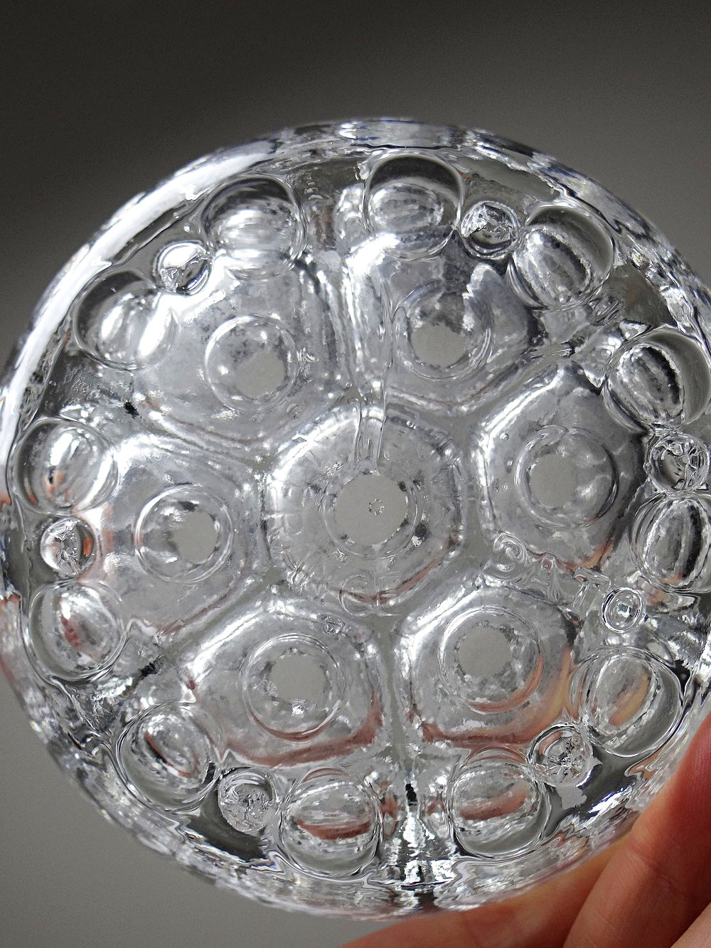 Vintage Blumenigel Globe aus Pressglas Reims 19 Löcher Made in France Dato