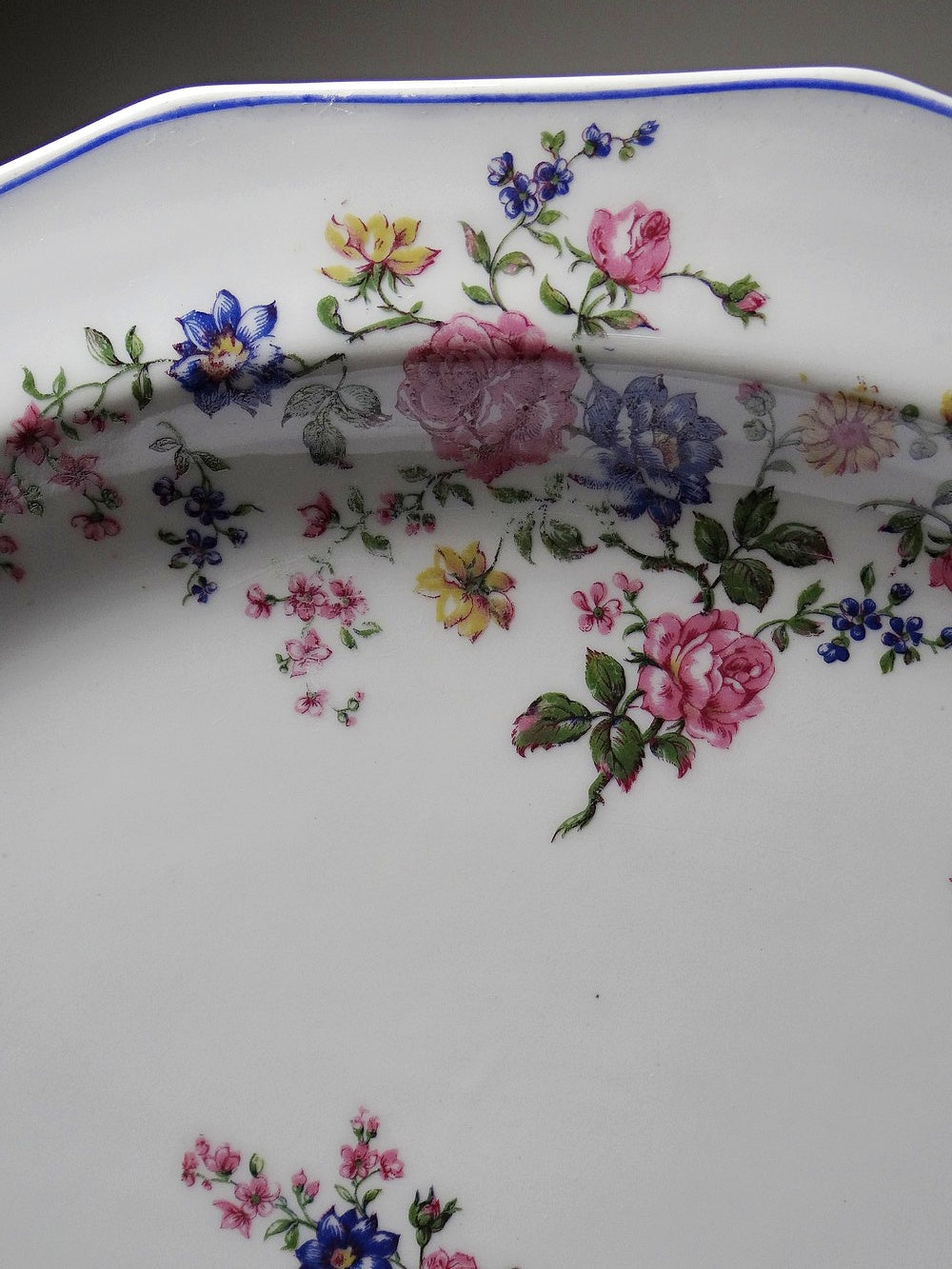 Vintage Servierplatte von Bernardaud für B und C° mehrfarbiges Blumendekor Porzellan