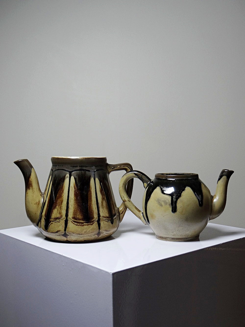 Vintage Teekanne Set von 2 im Stil von Denbac beige braun schwarz Keramik