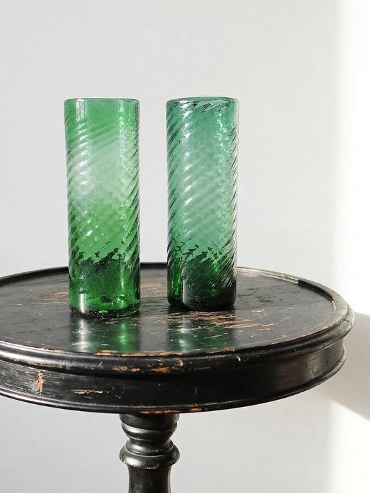 Vintage Glas Set von 2 grün gedrehtes mexikanisches mundgeblasenes Glas, groß