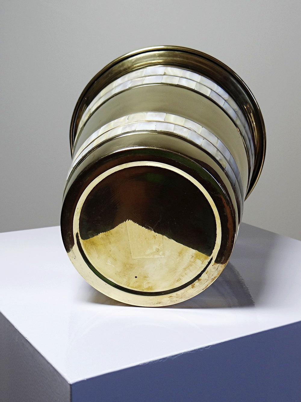 Vintage Servieraccessoire Champagnerkühler goldfarben mit Perlmutt