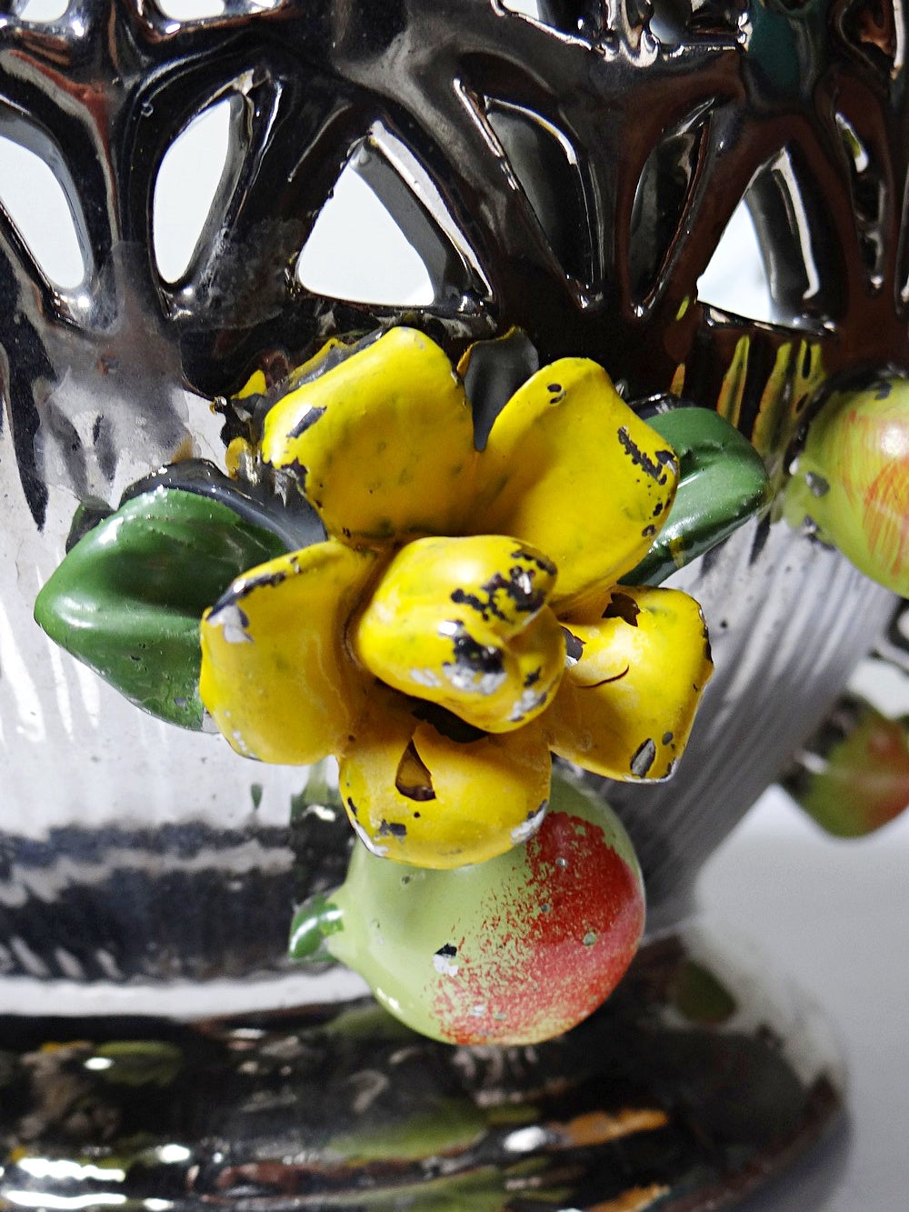 Vintage Servierschale aus silberglasierter Porzellan mit Durchbruchdekor Früchte Blumen