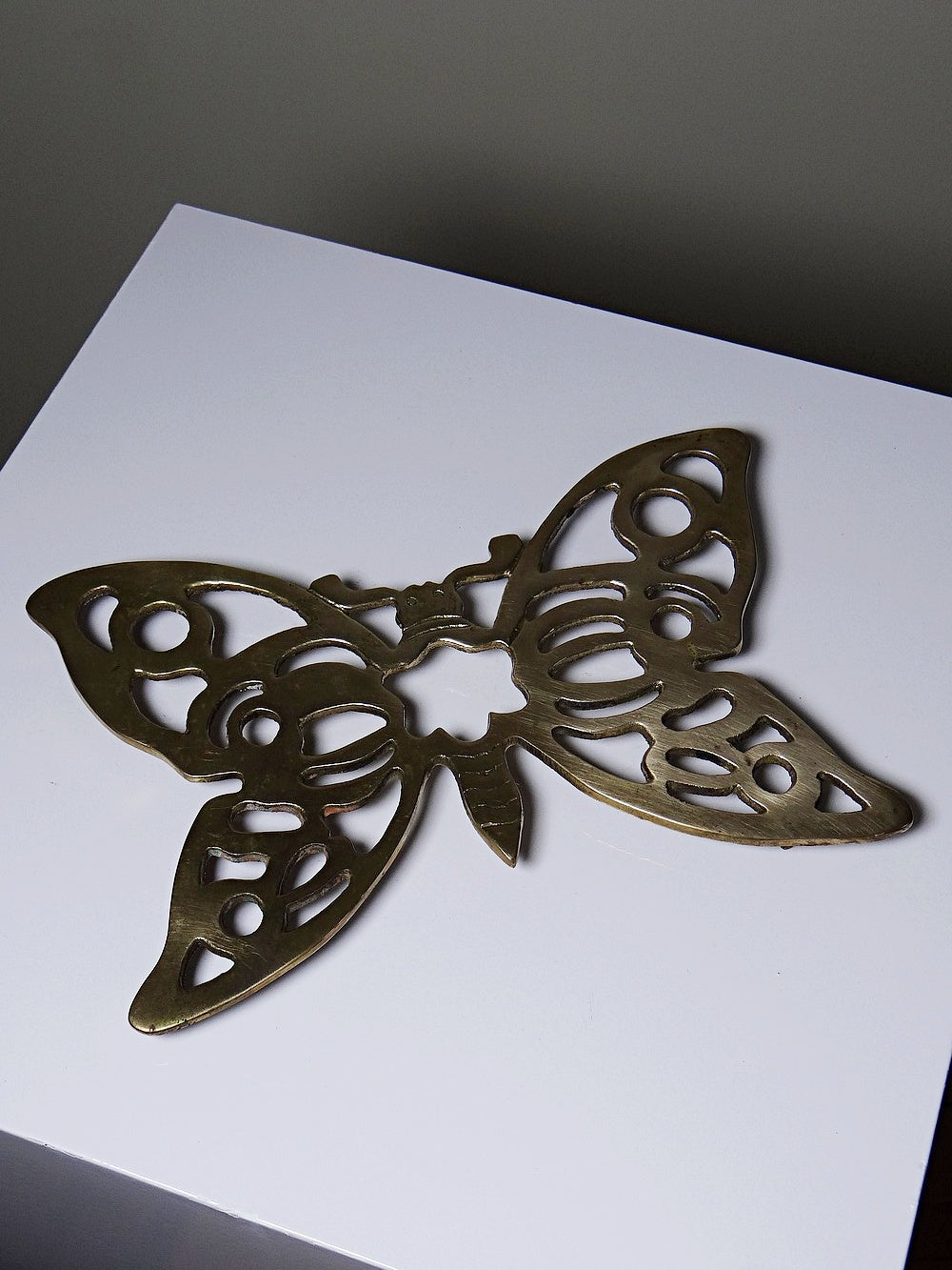 Vintage Untersetzer Papillon Schmetterling aus Messing vergoldet ajouriert goldfarben