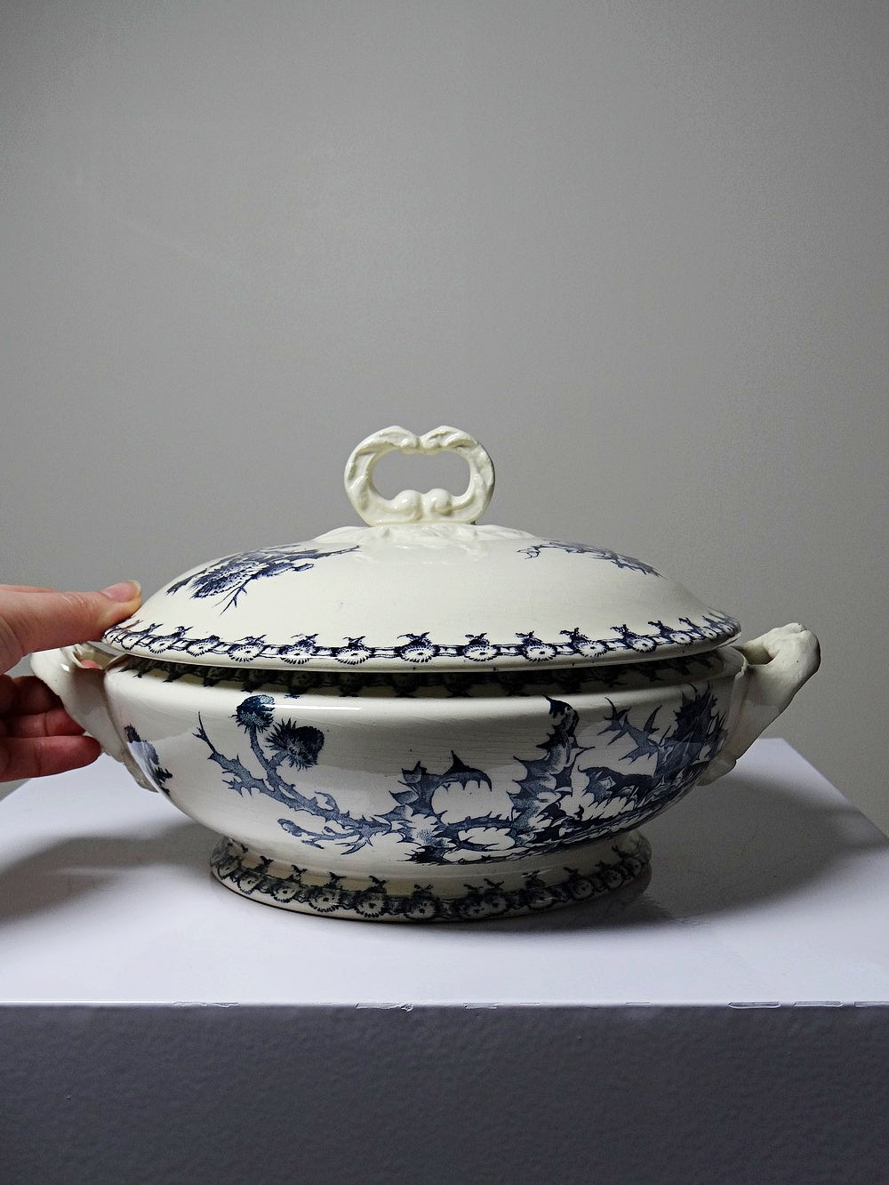 Vintage Suppenterrine Chardons von Gien für Porcelaine Opaque de Gien blau dunkelblau