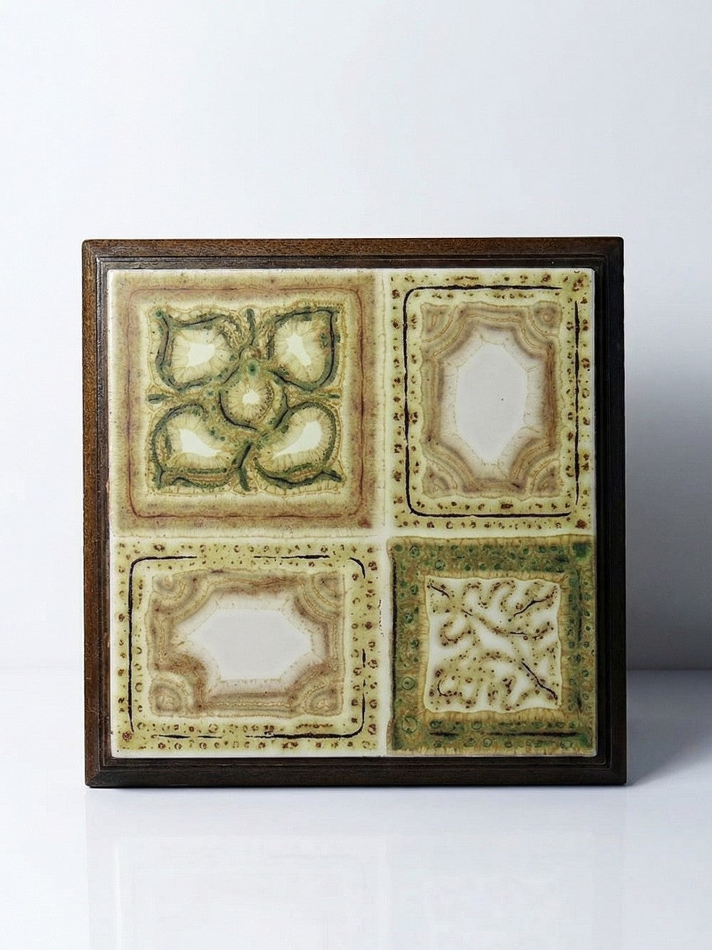 Vintage Untersetzer beige Servieraccessoire aus Keramik und Holz, ca. 1960–1970