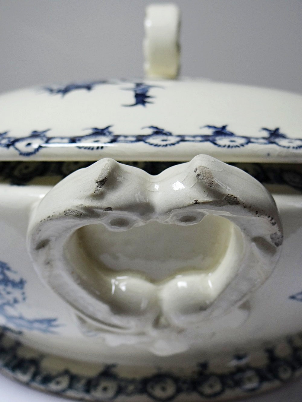 Vintage Suppenterrine Chardons von Gien für Porcelaine Opaque de Gien blau dunkelblau