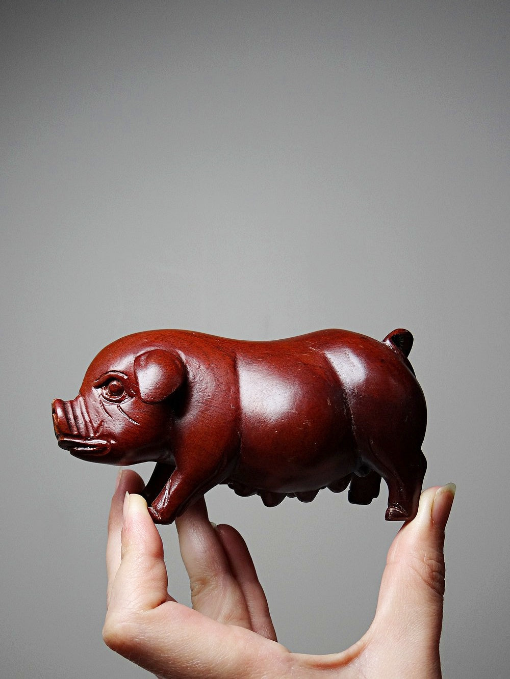 Vintage Schwein Skulptur aus gebeiztem Holz, asiatische Handwerkskunst