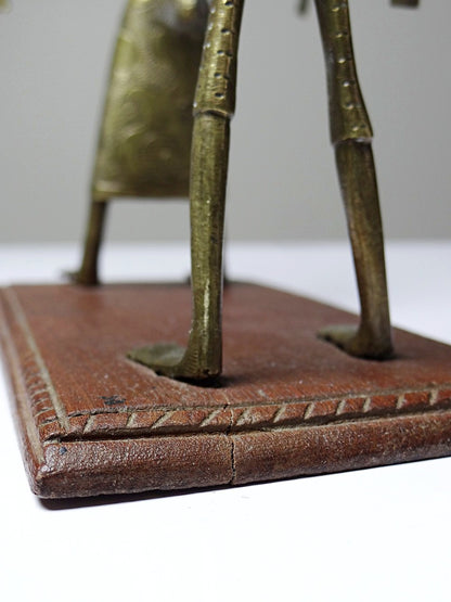 Vintage Figur Fon von Dahomey Benin, einzigartig Lost Wax auf Holzsockel