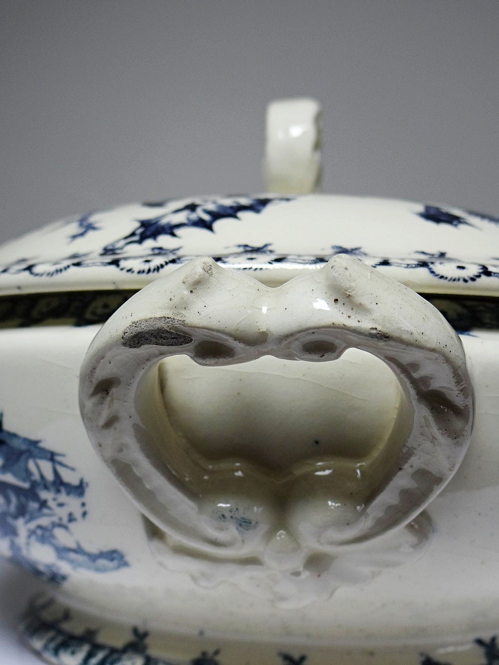 Vintage Suppenterrine Chardons von Gien für Porcelaine Opaque de Gien blau dunkelblau