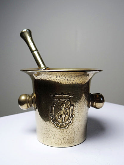 Vintage Apotheker Mörser mit Stößel vergoldete Bronze heraldischer Löwe
