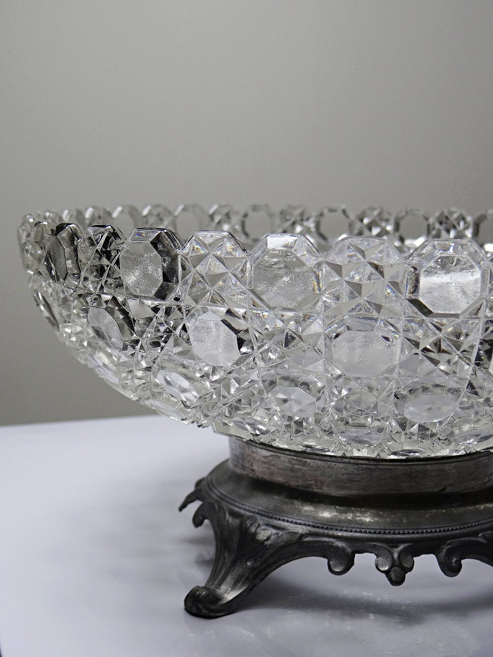 Vintage Schale von Baccarat für Pressglas mit Zinnfuß durchsichtig