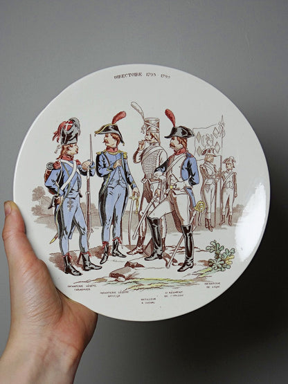 Vintage Wandteller Set von 5 von Sarreguemines polychrom Militärdekor