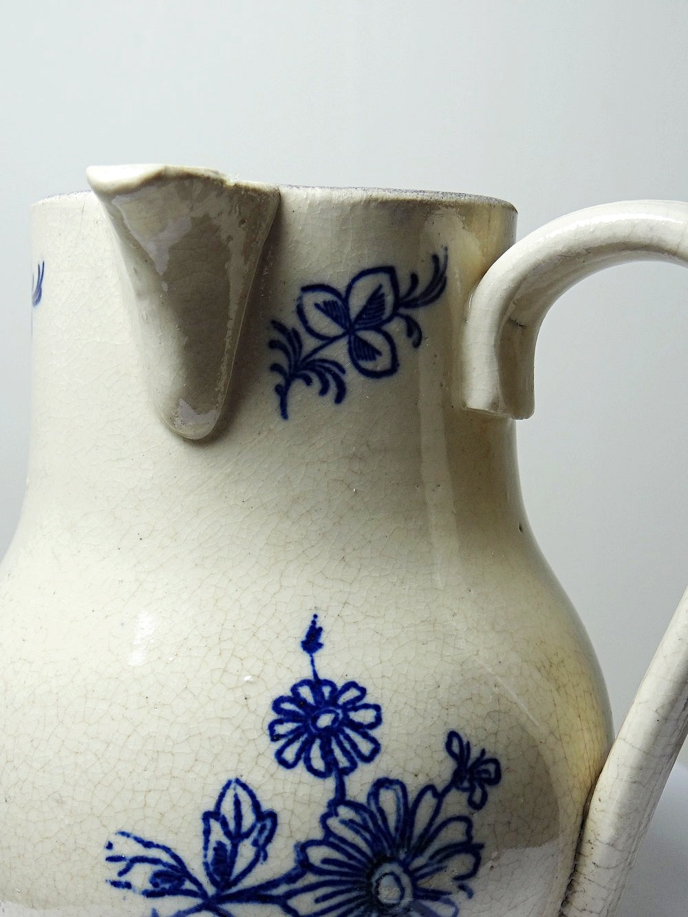 Vintage Krug blau creme faience Servieraccessoire blau creme
