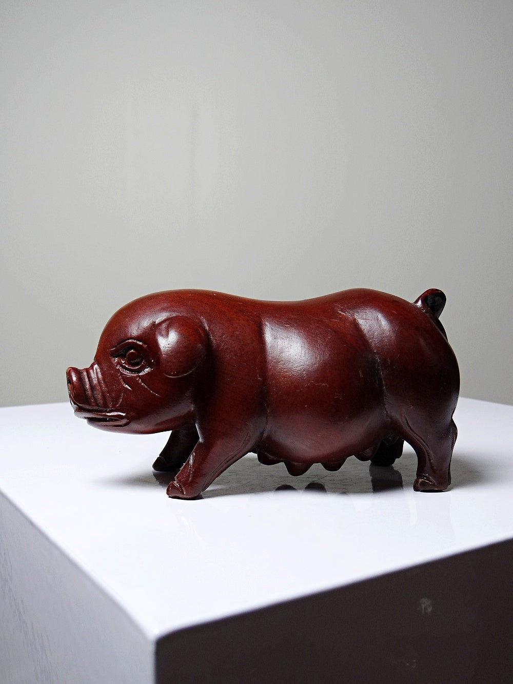 Vintage Schwein Skulptur aus gebeiztem Holz, asiatische Handwerkskunst