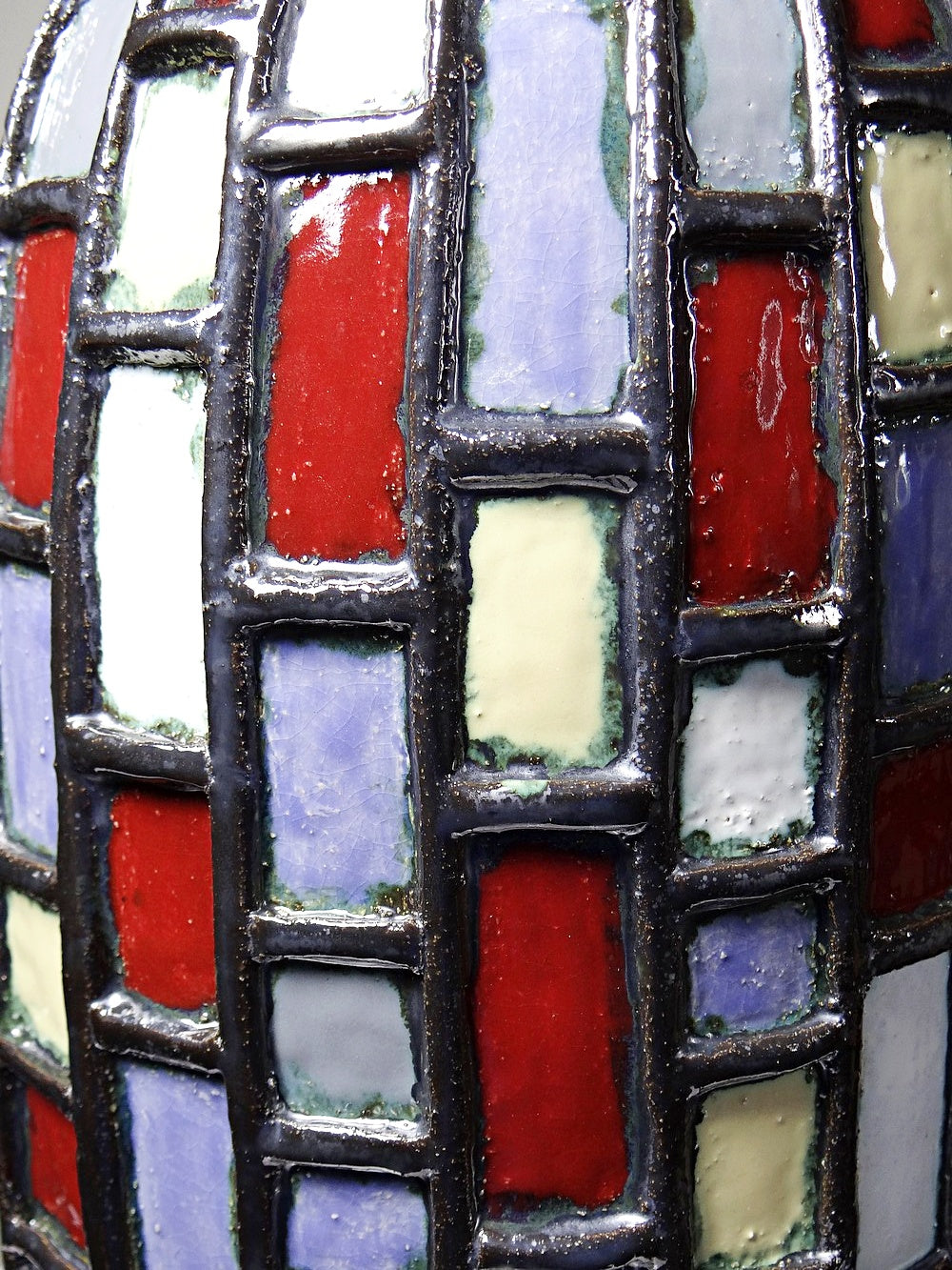 Vintage modernistische Vase aus schwarz glasierter Kunstkeramik