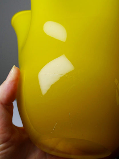 Vintage Vase Fazzoletto Murano gelb opalin, im Stil von Fulvio Bianconi