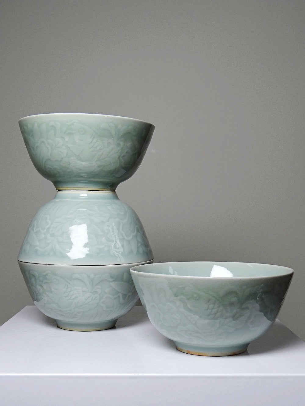 Vintage Schüssel Set von 4 chinesische Reisschüssel Celadon mit Koi-Reliefen 70er-80er Jahre