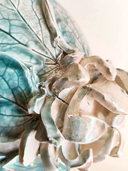 Vintage Kugelvase mit floralem Reliefdekor aus Keramik von Dina