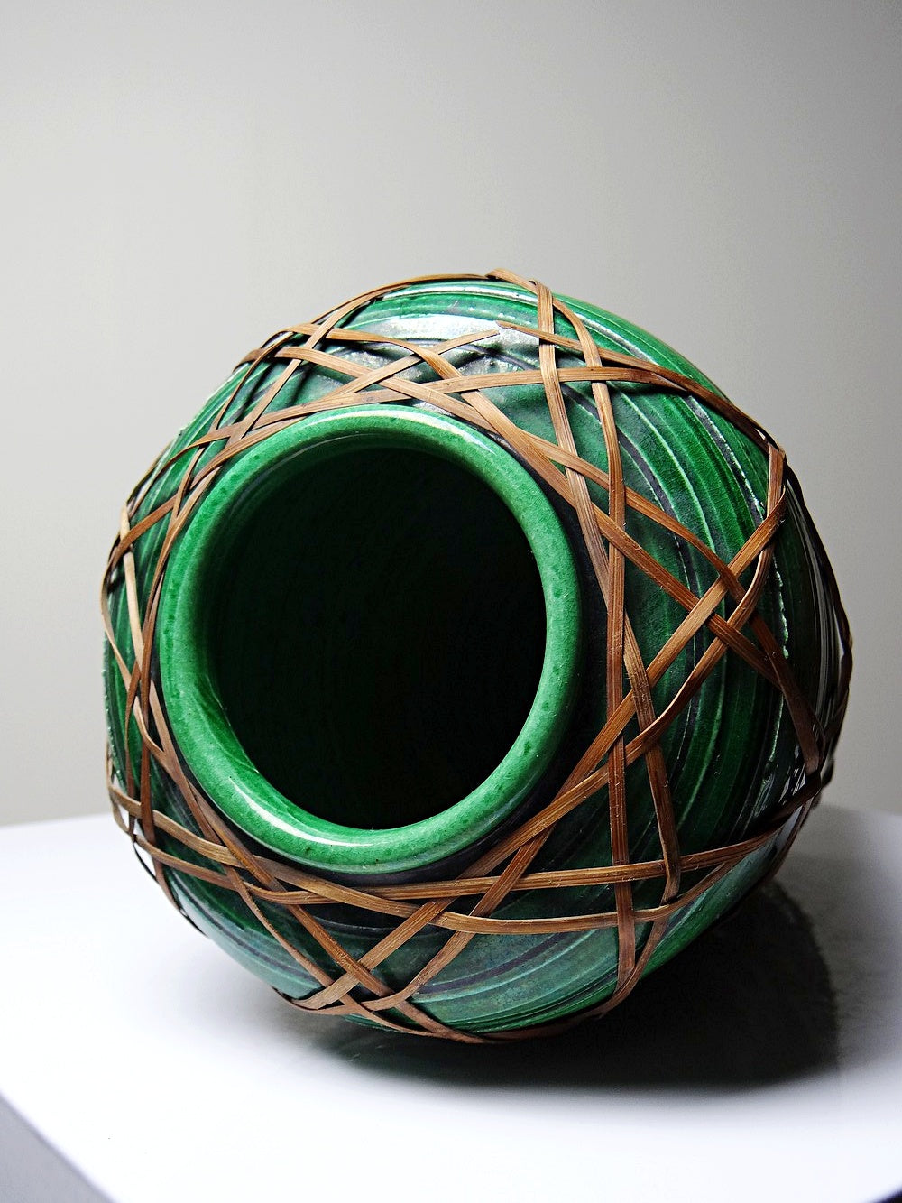 Vintage Vase Awaji-yaki mit Bambusflechtung Japan 1900-1930