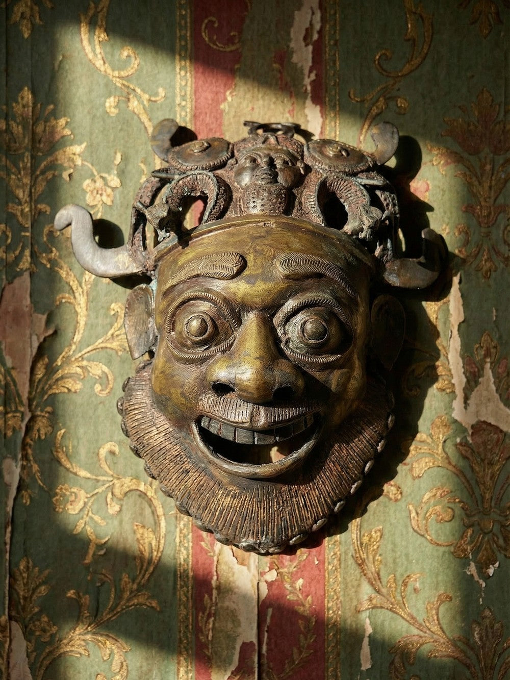Vintage Maske Bamoun von GoldDekoration für Kamerun, Bronze