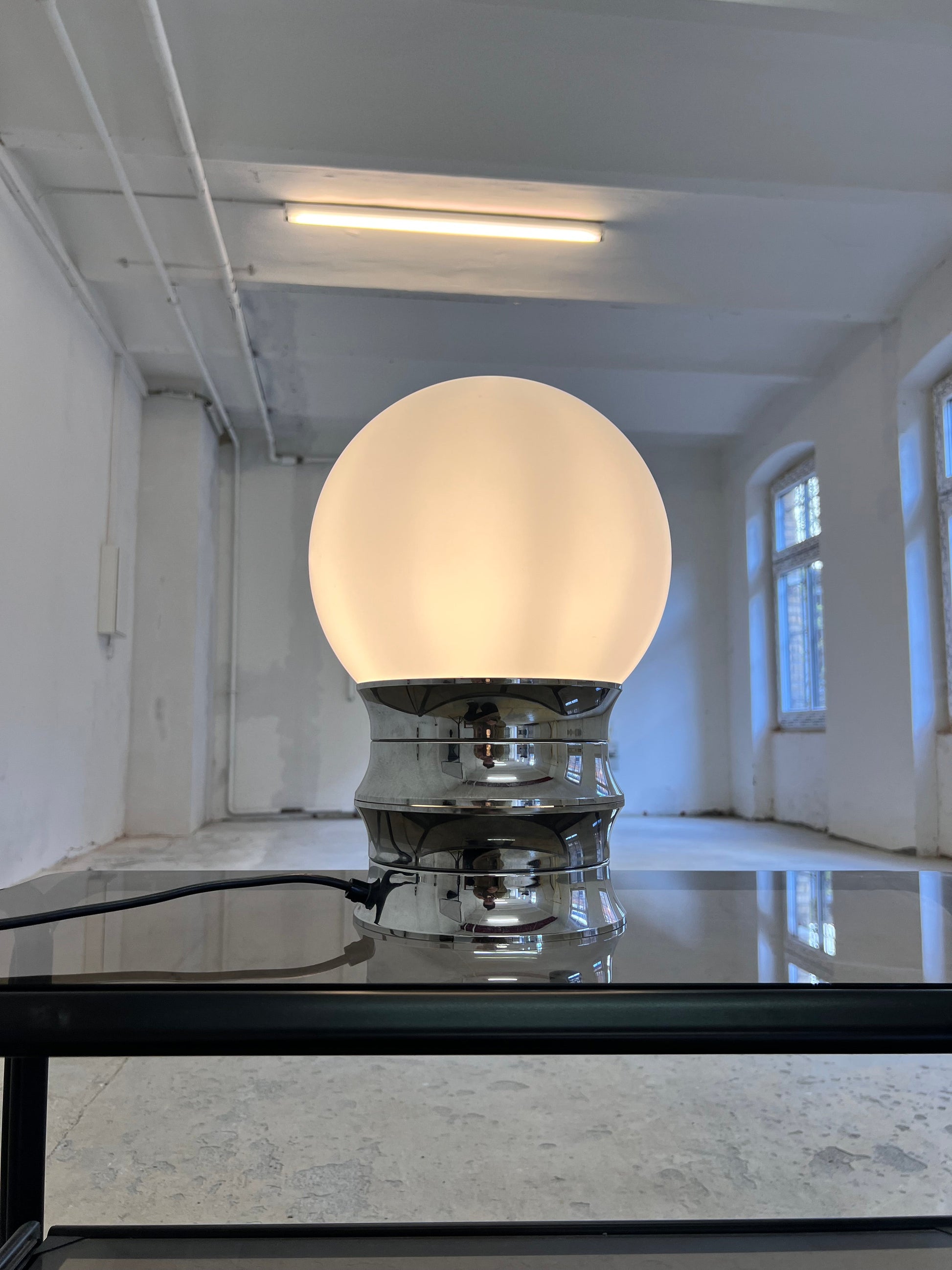 Vintage Tischlampe von VEB NARVA Chrom Opalglas