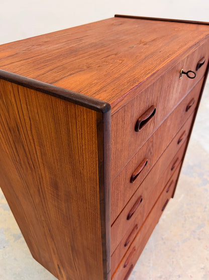 Vintage Kommode Teak mit Schloss aus Dänemark