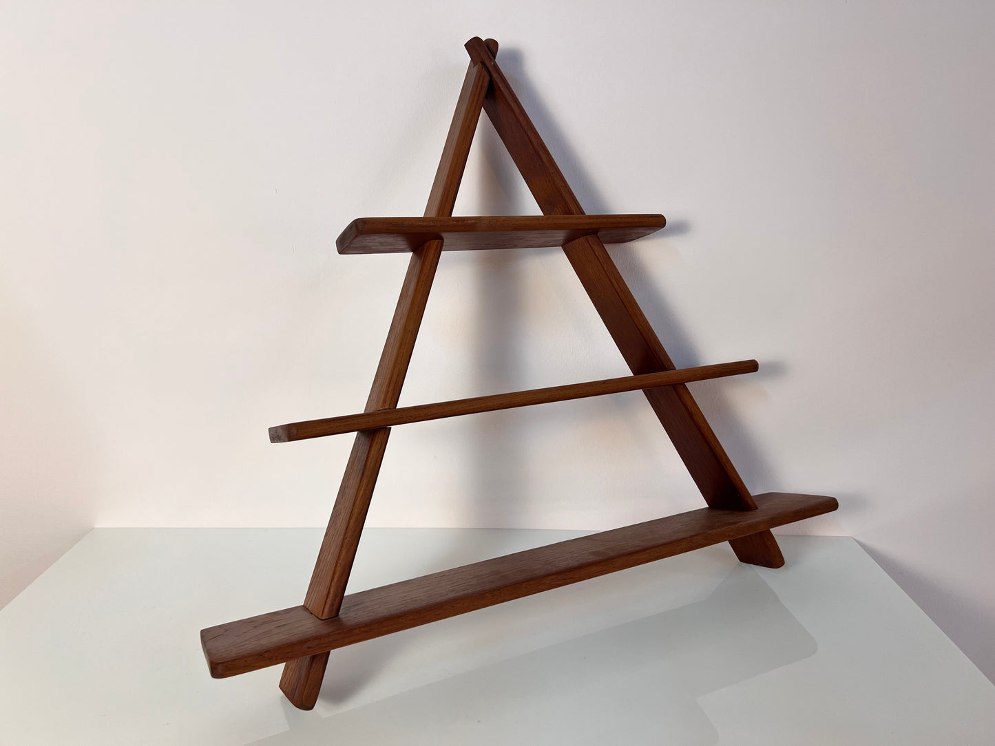Vintage Wandregal Dreieck aus Teak aus Dänemark