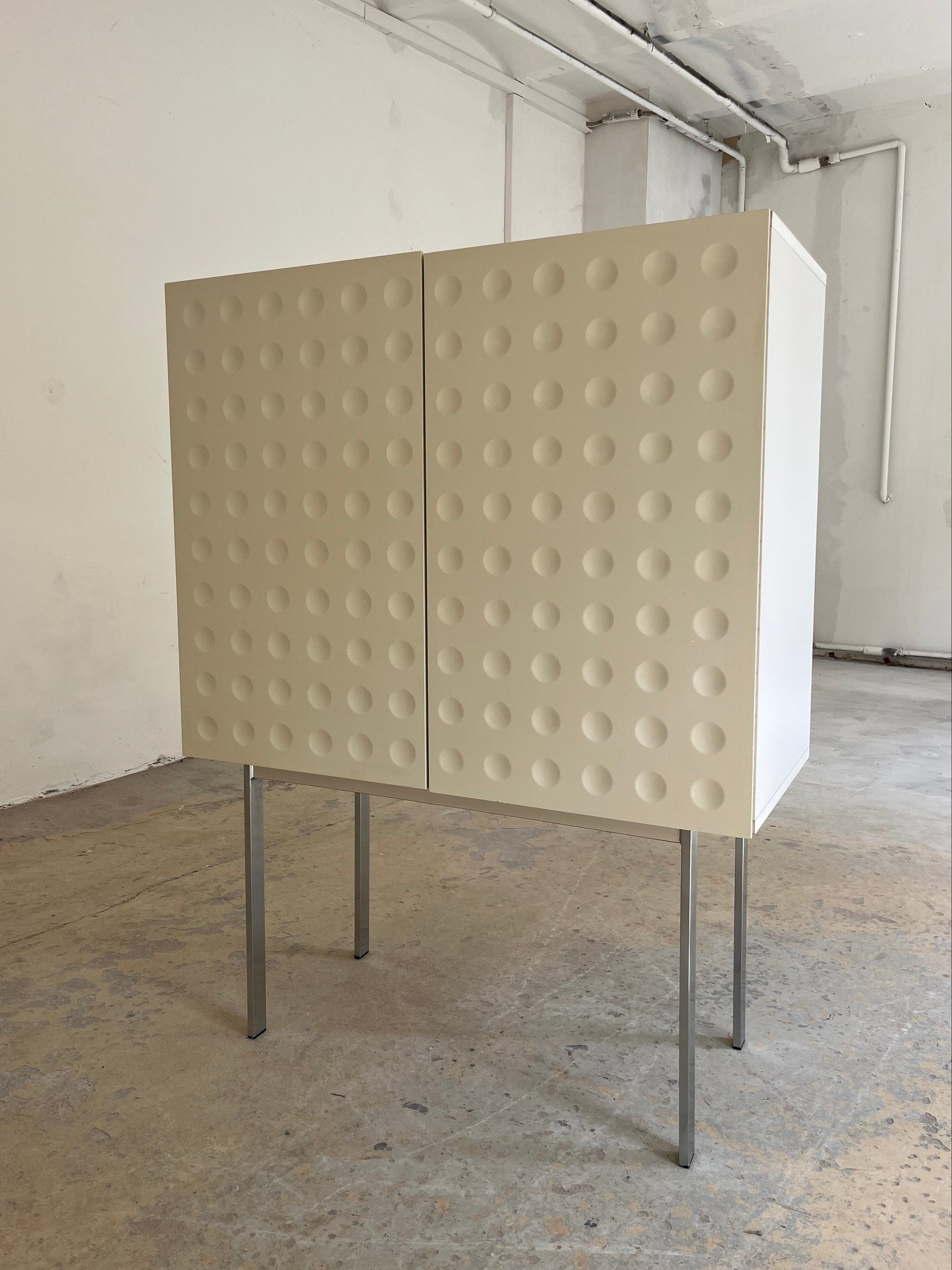 Vintage Highboard mit Minibar und kreisförmigem Reliefmuster aus Belgien