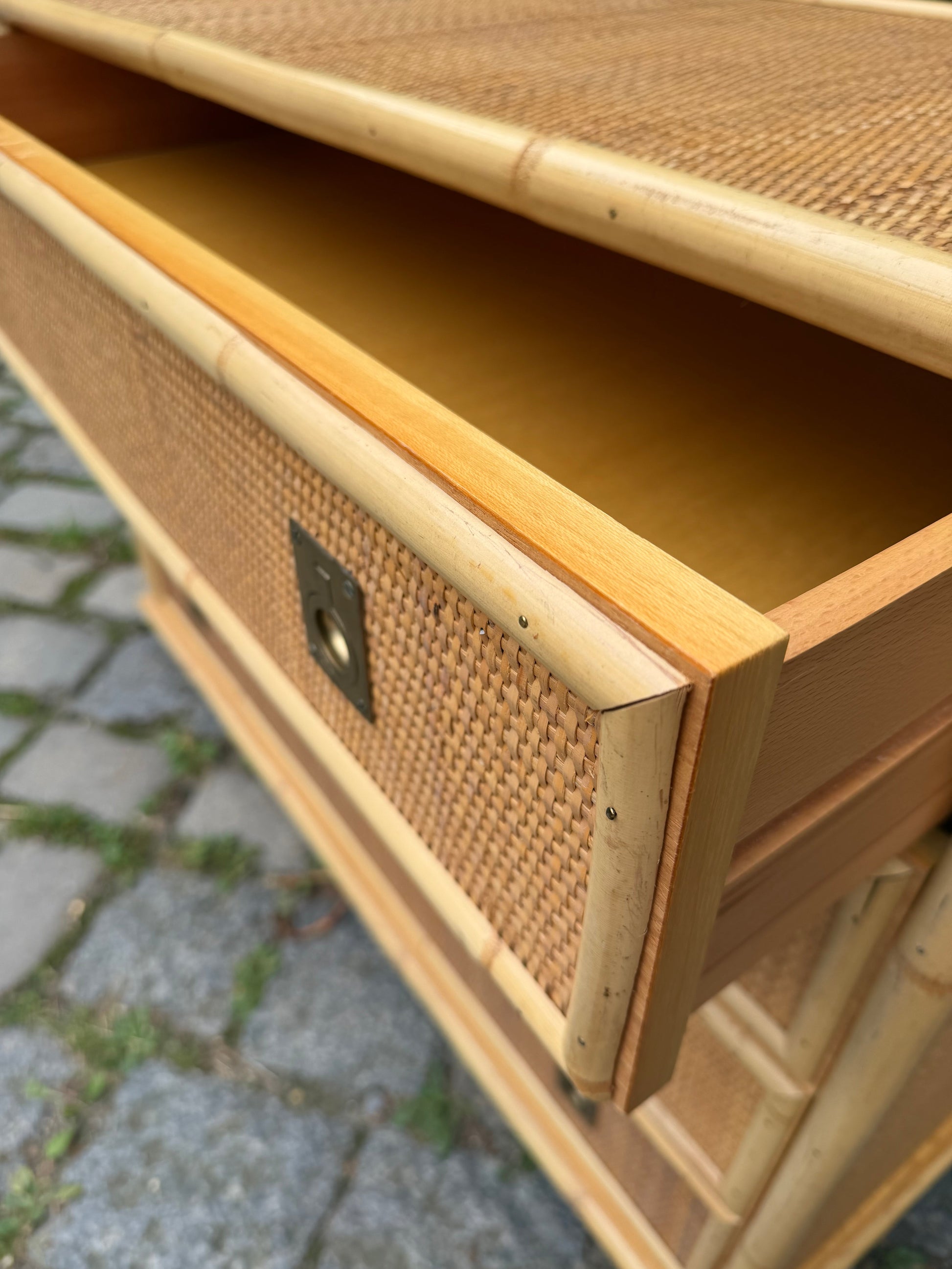 Vintage Kommode aus Rattan und Bambus von Dal Vera mit Messinggriffen