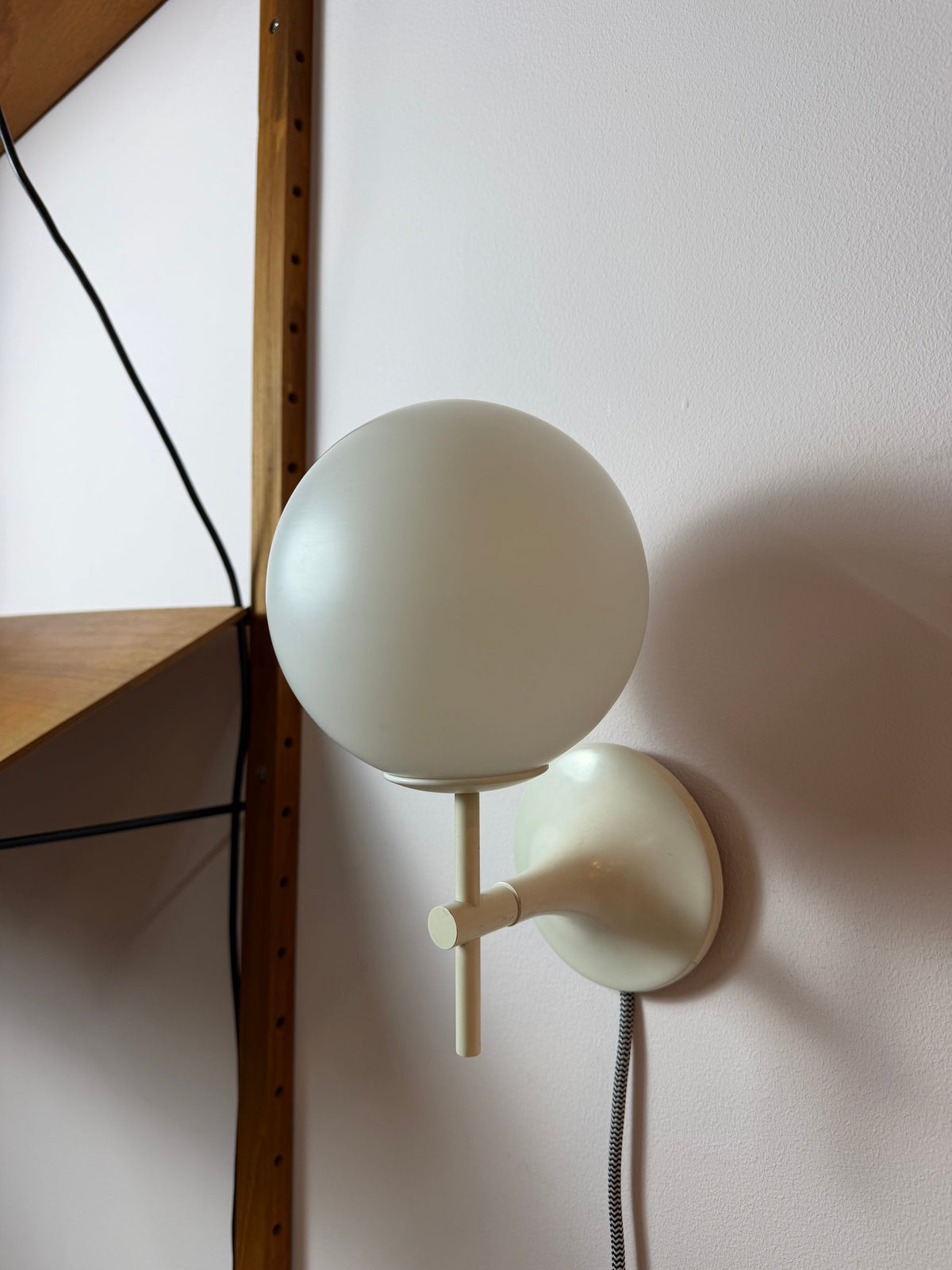 Vintage Wandlampe Opalglas von Max Bill für Temde
