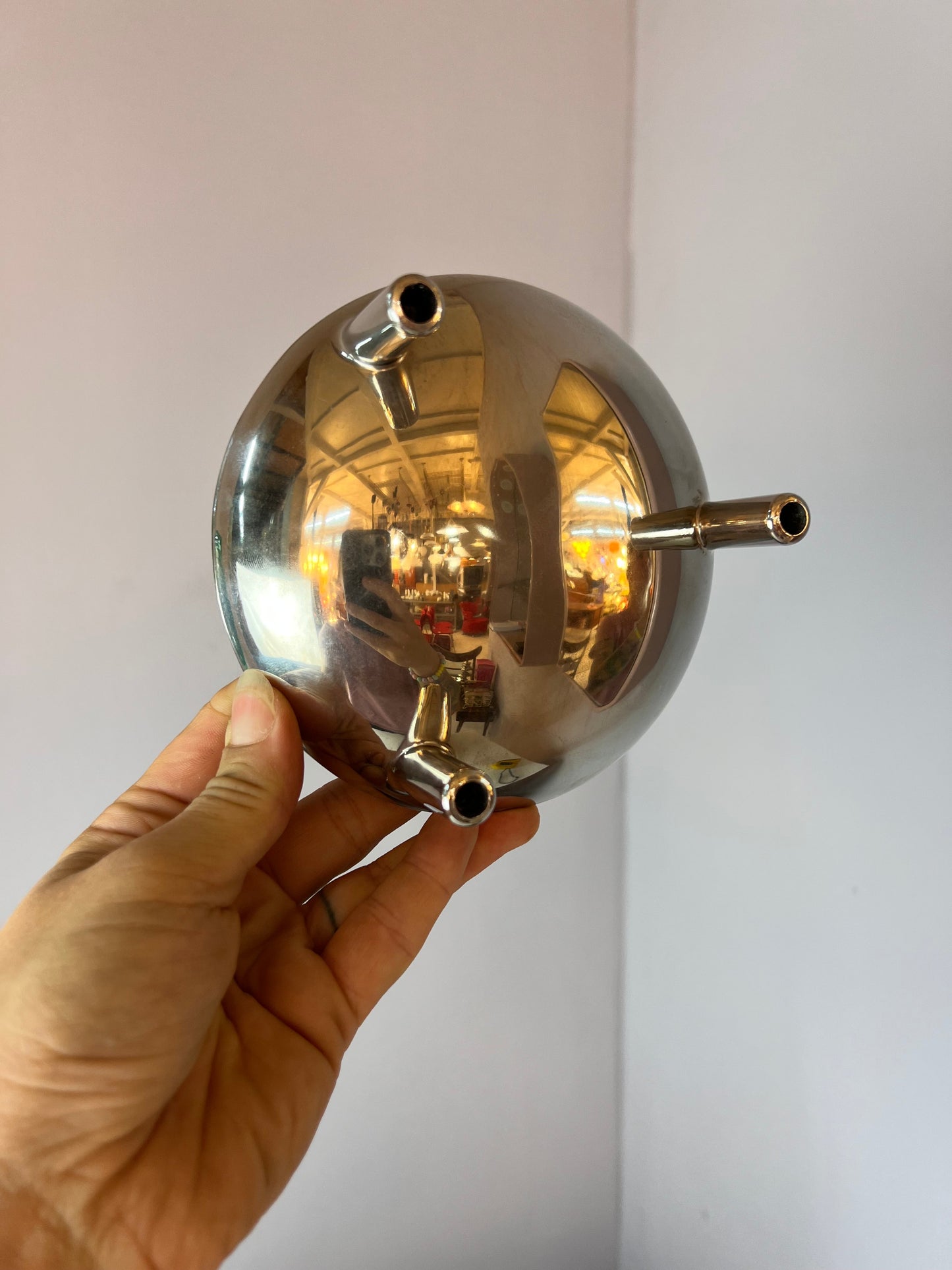 Schale von Stoff und Nagel