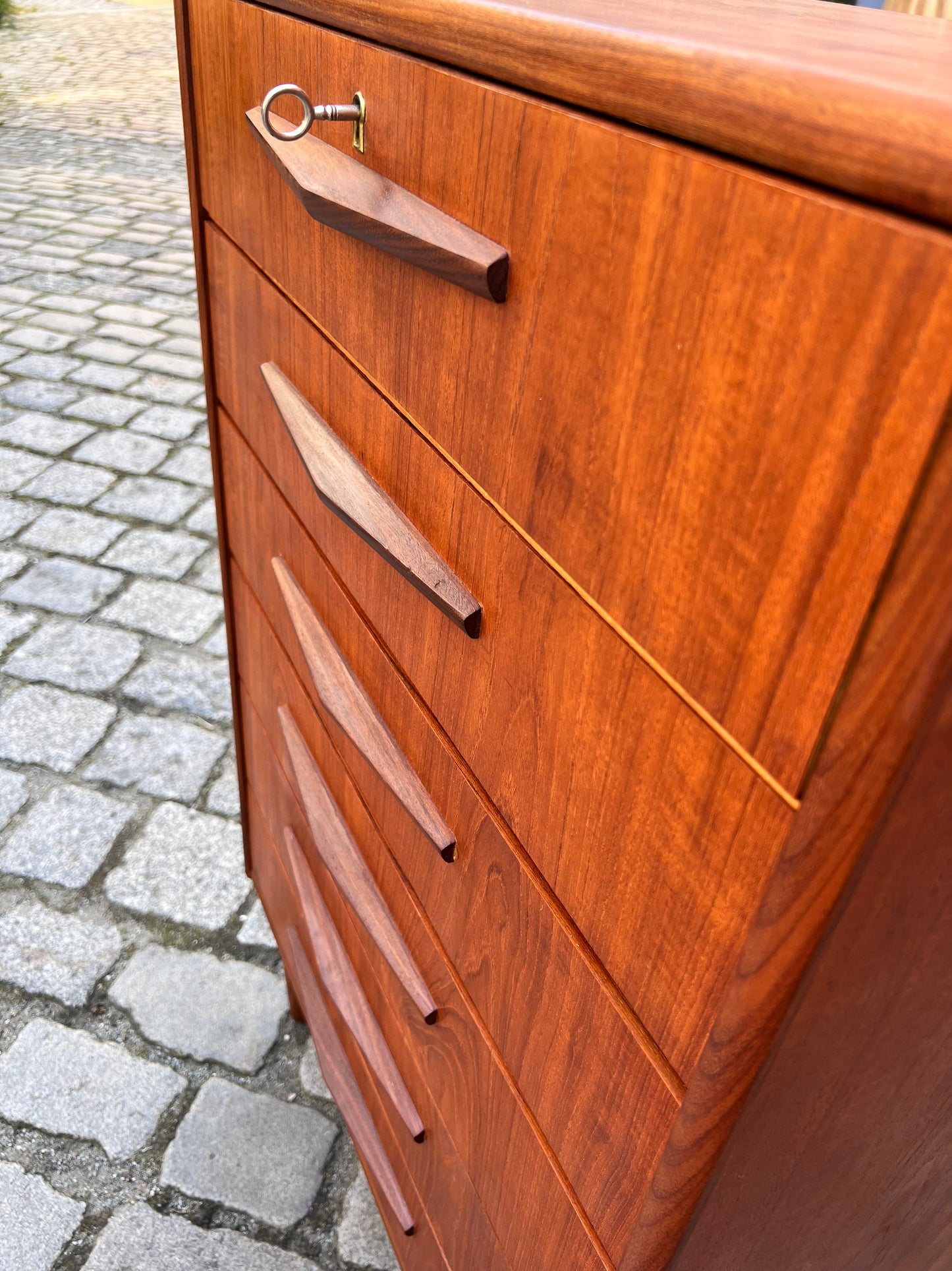 Vintage Kommode Teak mit Schloss aus Dänemark
