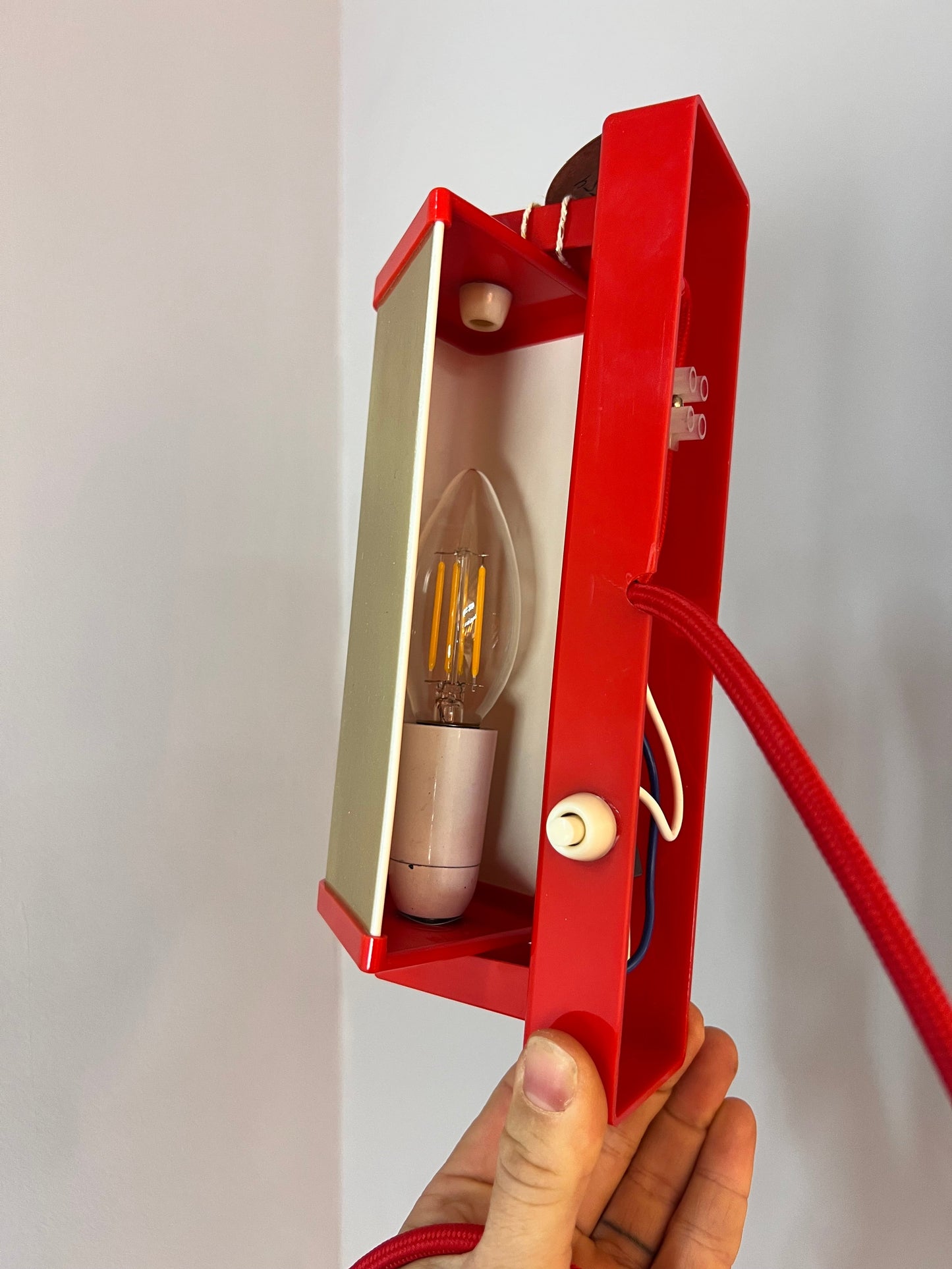 Vintage Wandleuchte rot gold von Lyfa