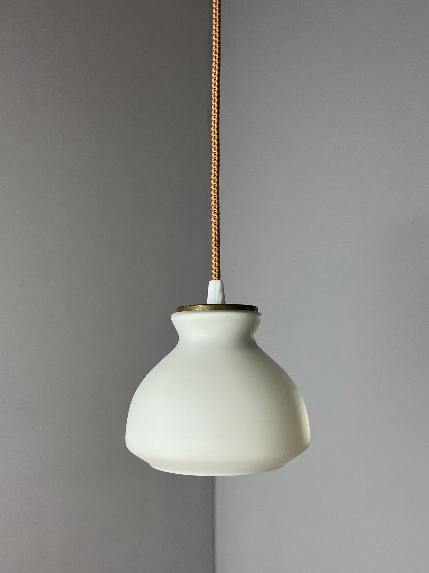Vintage Hängelampe von Holmegaard aus weißem Glas