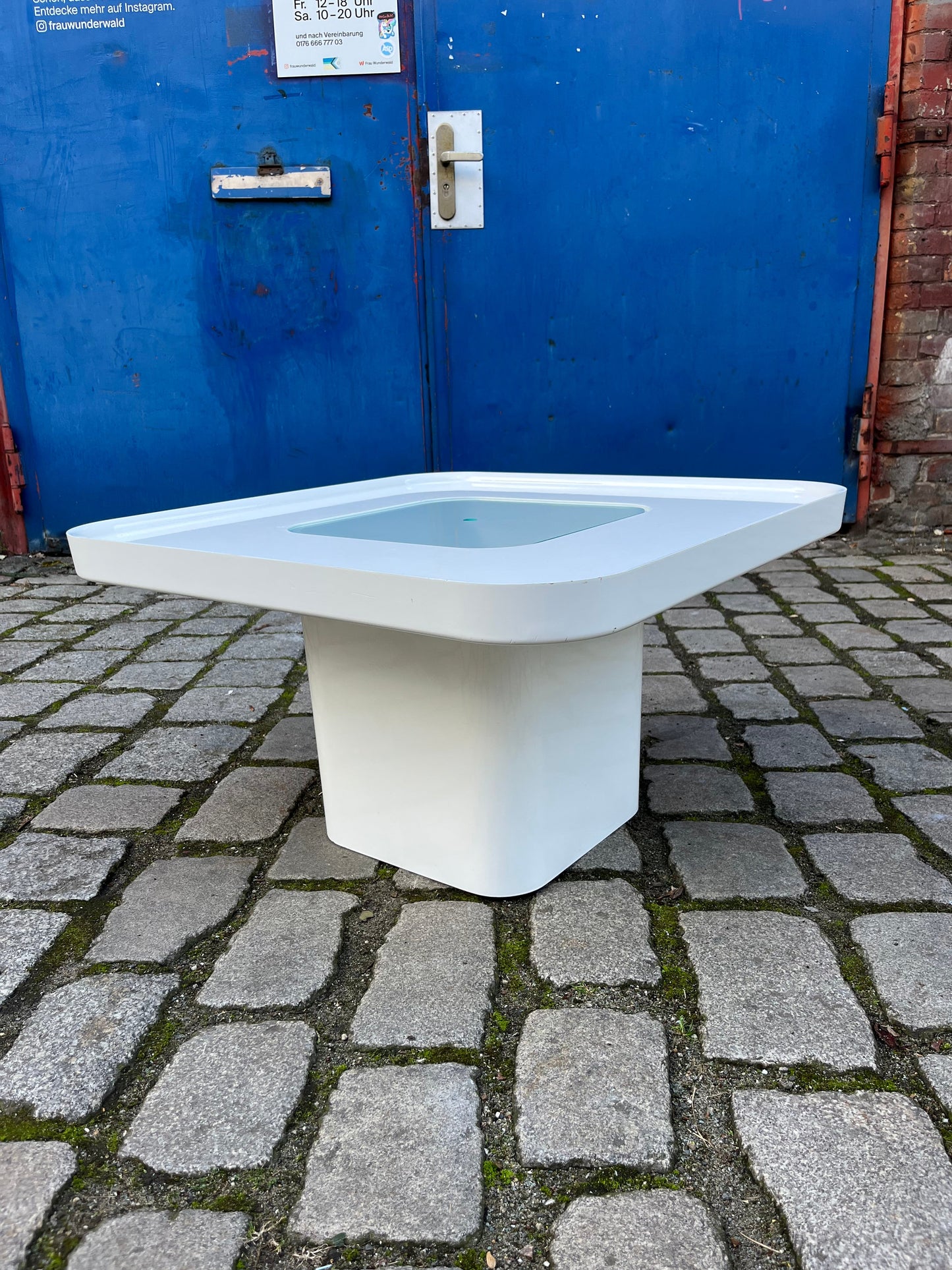 Couchtisch weiß Kunststoff Glas von Peter Ghyczy