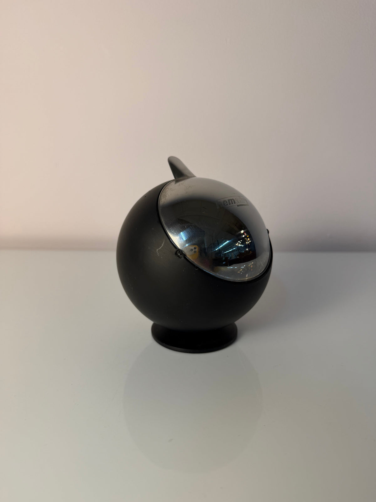Kugelaschenbecher Chrom-Schwarz von Quist