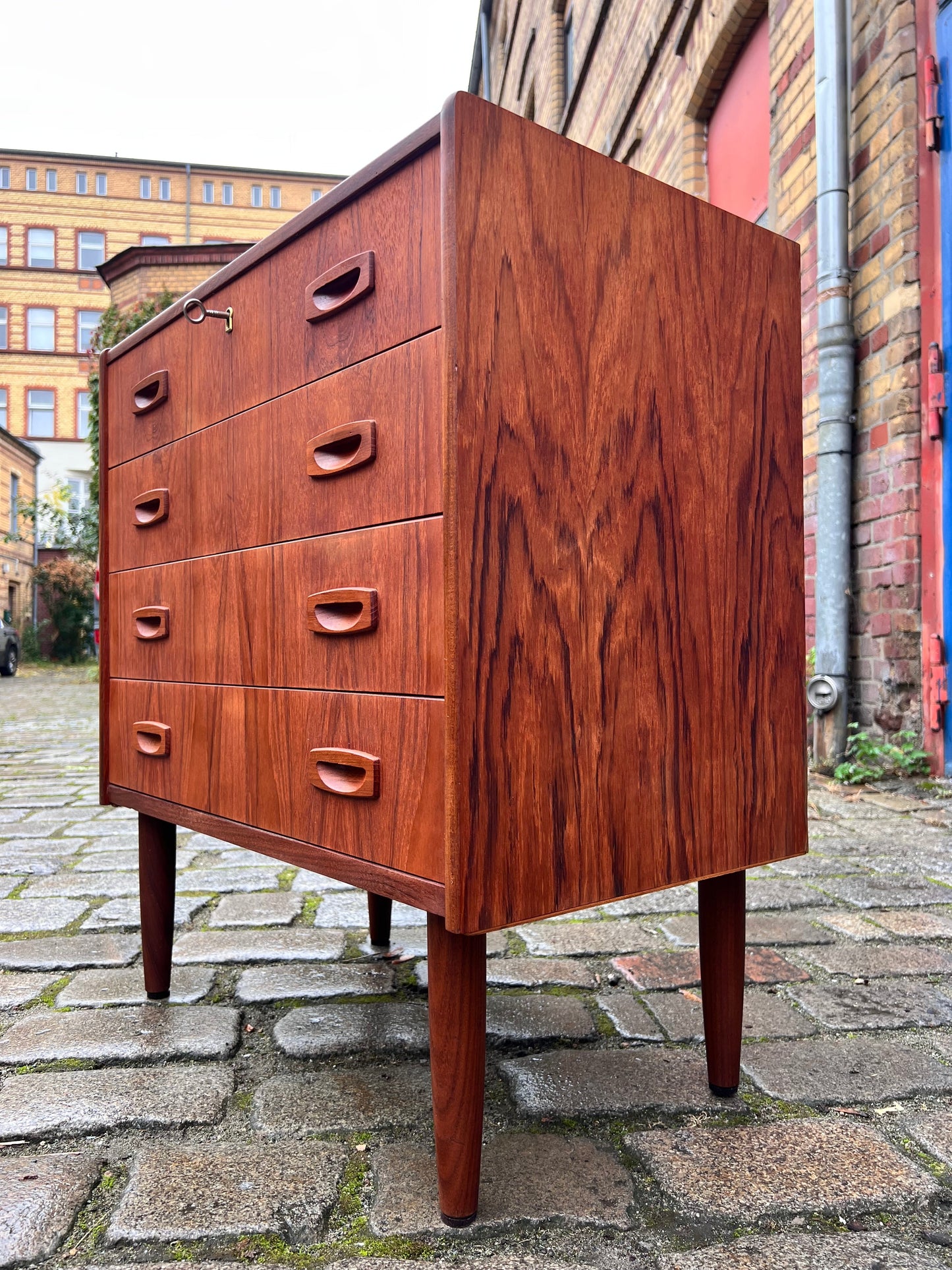 Vintage Kommode Teak mit Schloss aus Dänemark