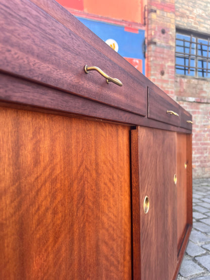 Vintage Schuhschrank Teak mit Messinggriffen aus Dänemark