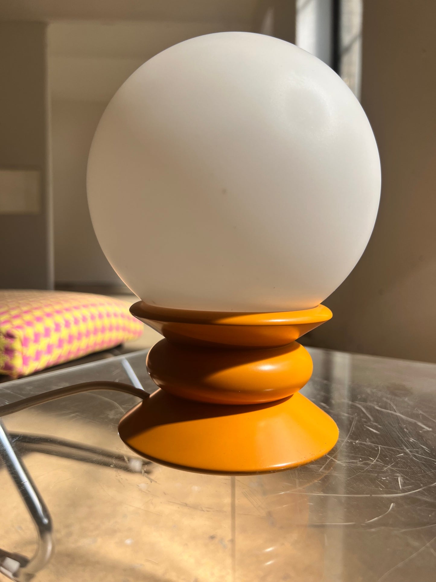 Vintage Tischlampe gelb Opalglas von Temde