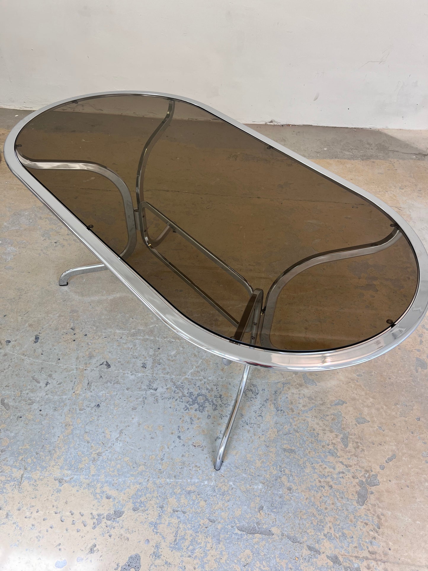 Vintage Ovaler Esstisch Chrom und Rauchglas von Gastone Rinaldi für Rima