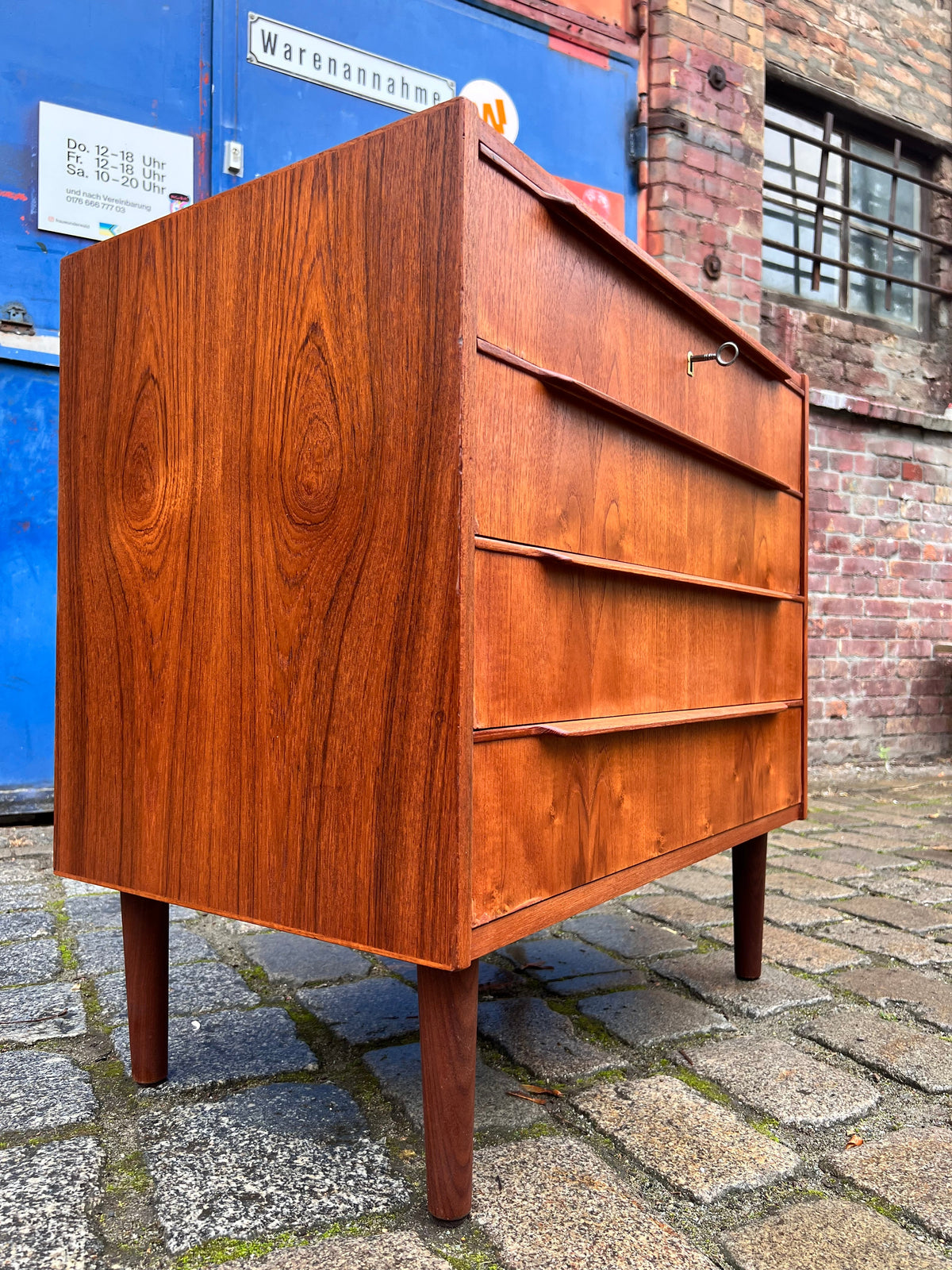 Vintage Kommode Teak mit Schloss aus Dänemark