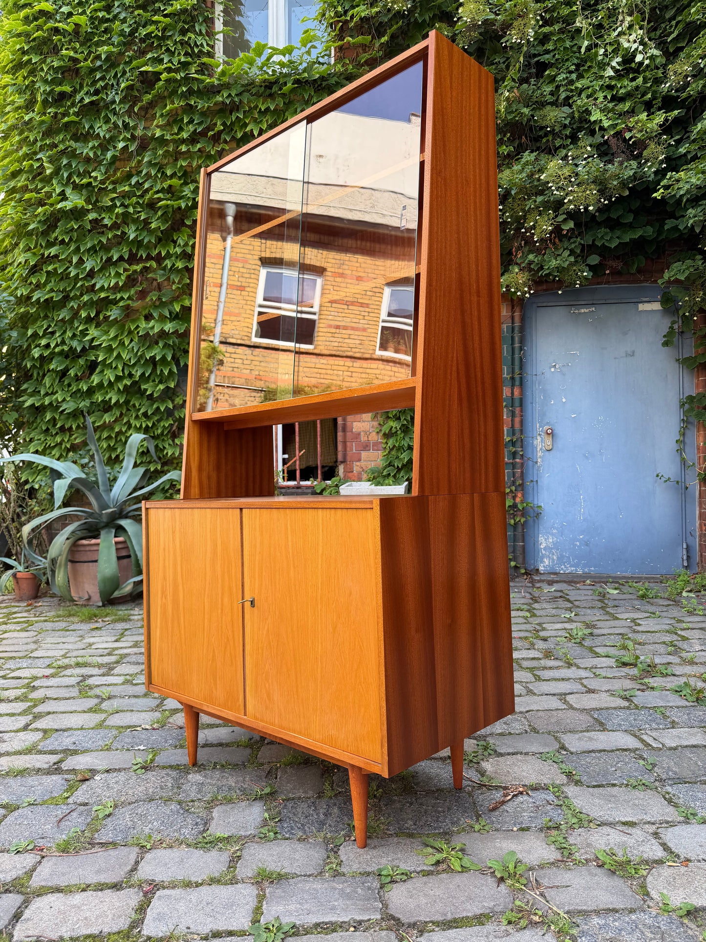 Vintage Aufsatzschrank mit Vitrine von VEB Möbelindustrie Halle