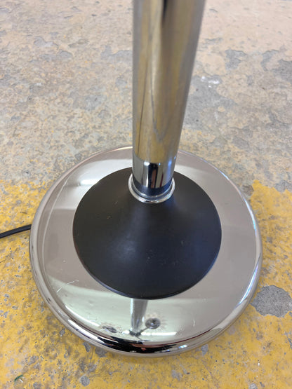 Vintage Stehlampe Chrom 1970er Jahre geriffelter Glasschirm