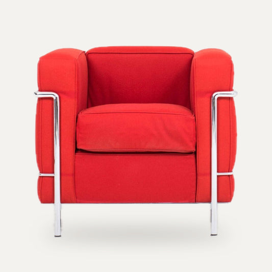 Sessel LC2 von Le Corbusier für Cassina in Rot | studio