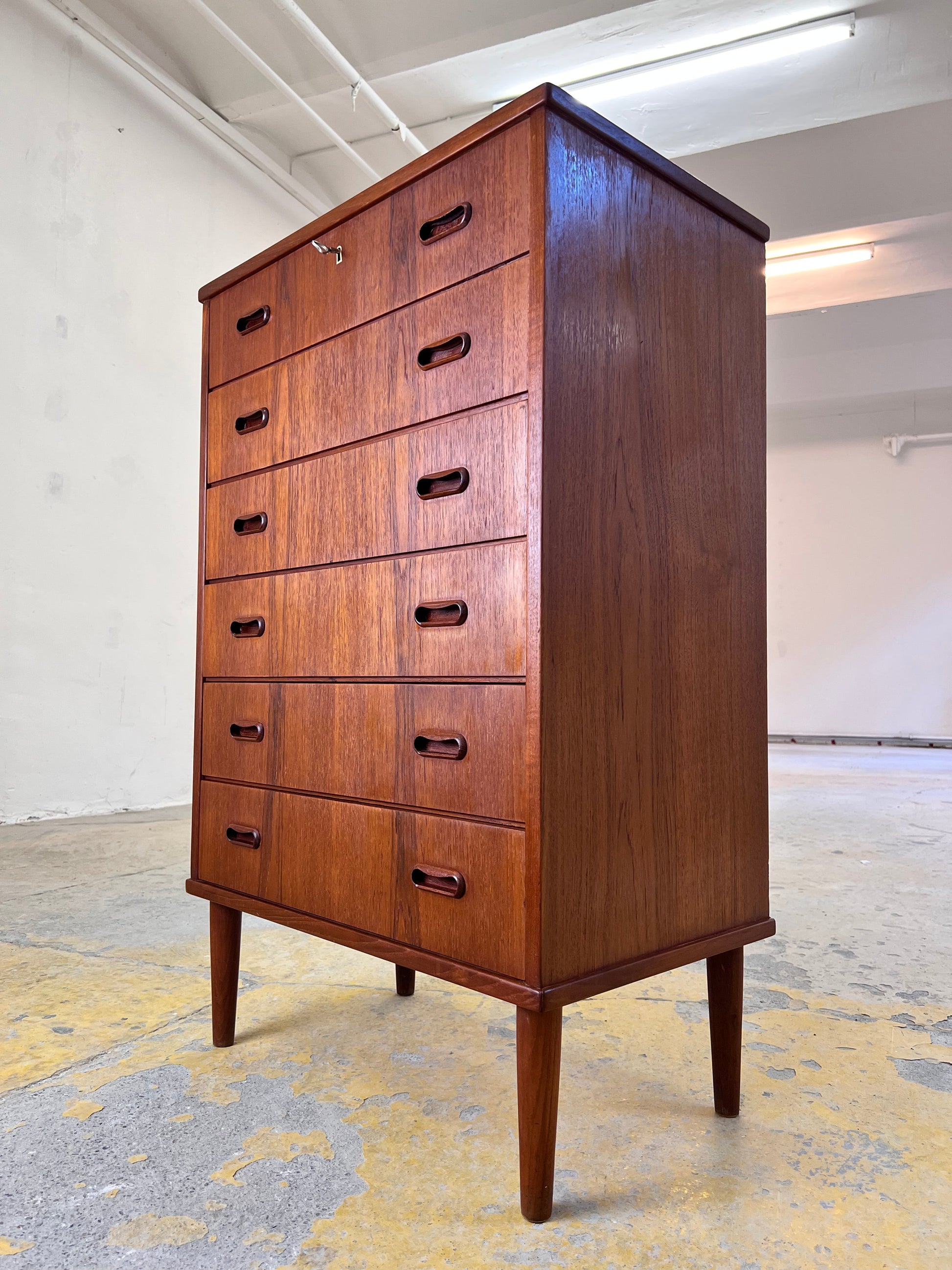 Vintage Kommode Teak mit Schloss aus Dänemark, sechs Schubladen, originale Schlüssel, skandinavisch